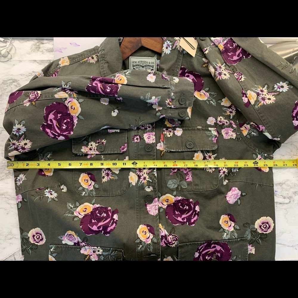 Levi’s Floral Printed Field Jacket - Picture 12 of 13